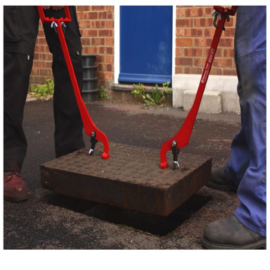 2 men lifting a manhole cover using the Mustang eazy lift manhole cover lifters